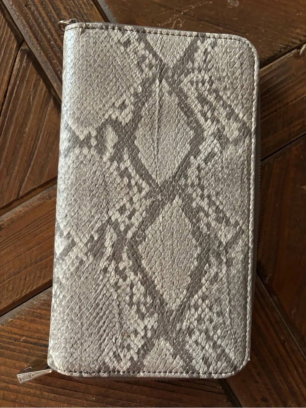 thirty-one textured snakeskin